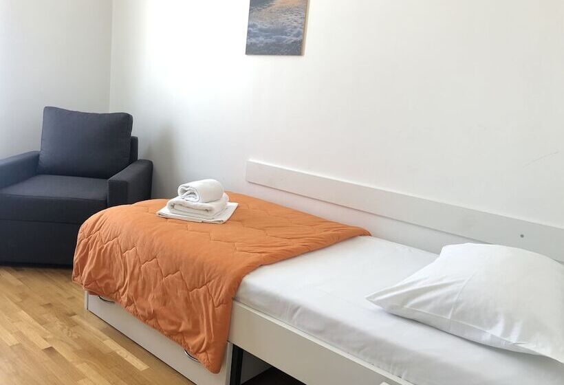 Quarto Comfort Individual, Rooms Dr. Franjo Tuđman Hostel