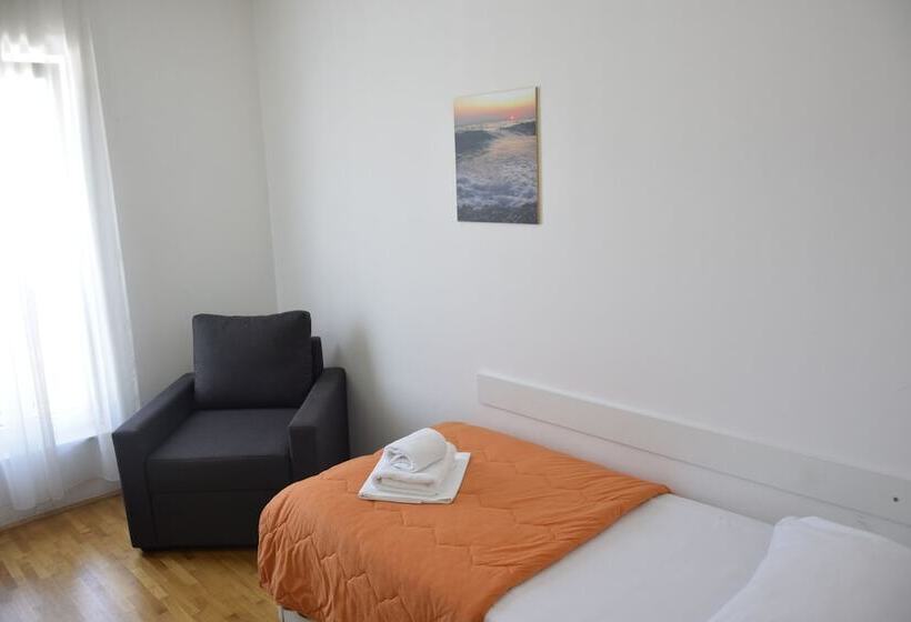 Quarto Comfort Individual, Rooms Dr. Franjo Tuđman Hostel