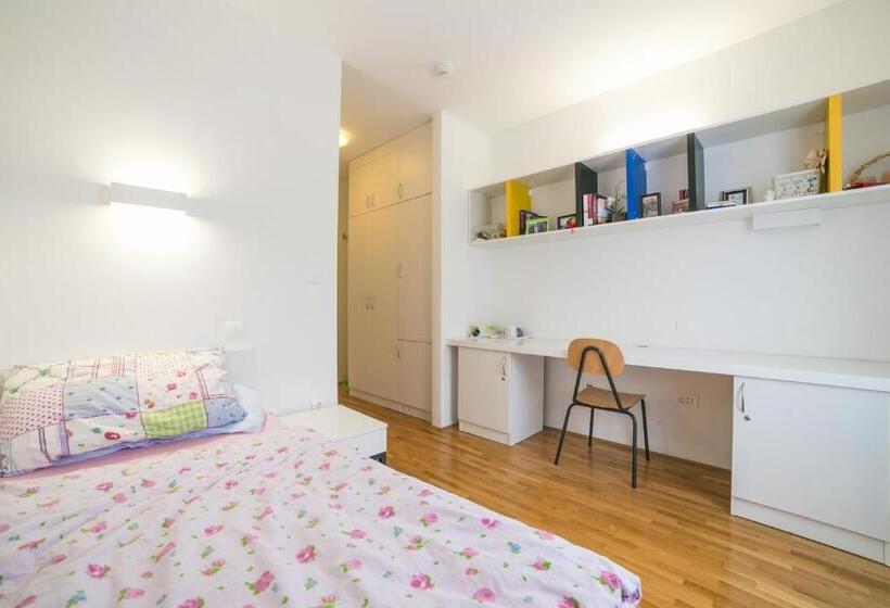 Quarto Superior Individual, Rooms Dr. Franjo Tuđman Hostel