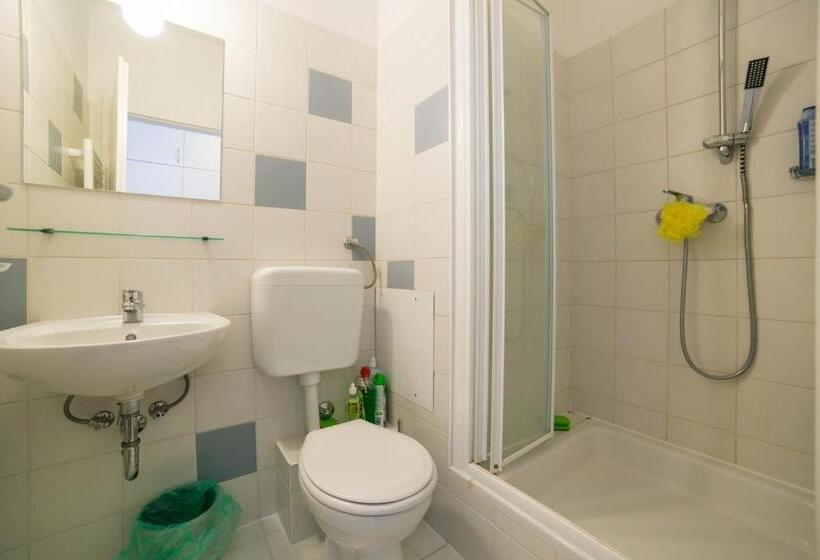 Quarto Superior Individual, Rooms Dr. Franjo Tuđman Hostel