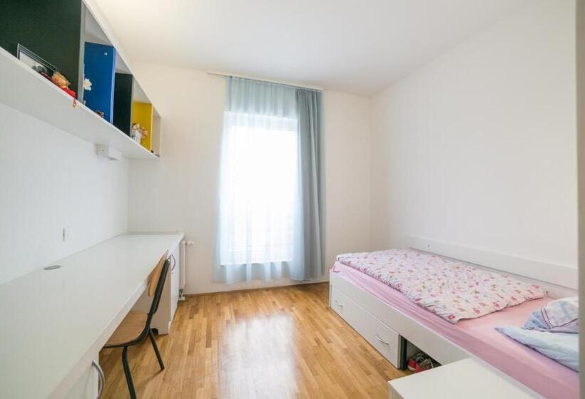 Quarto Superior Individual, Rooms Dr. Franjo Tuđman Hostel