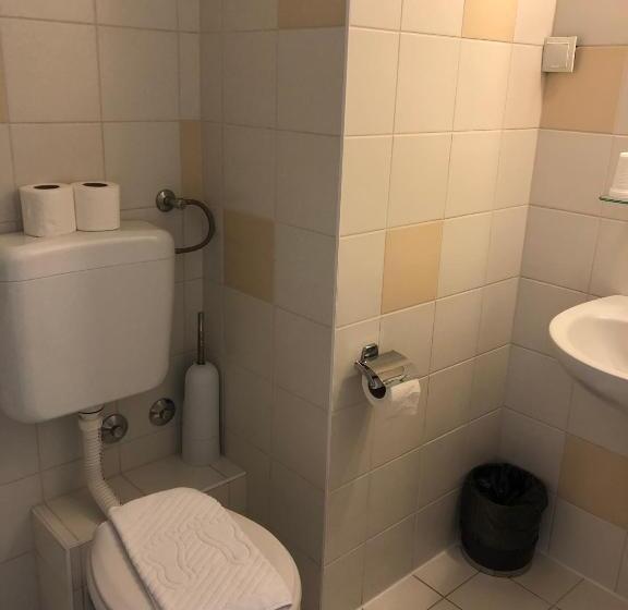 Quarto Comfort Individual, Rooms Dr. Franjo Tuđman Hostel