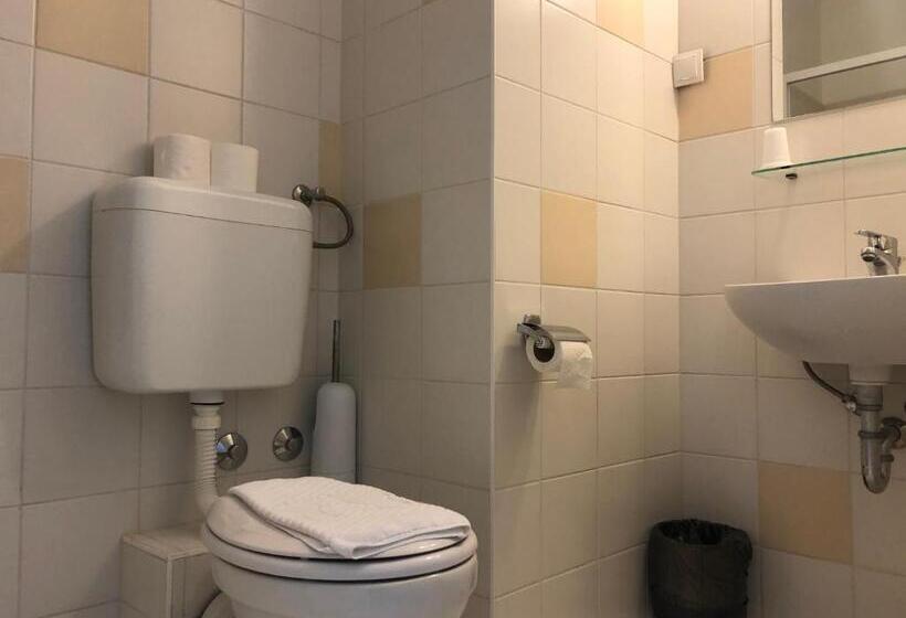 Quarto Comfort Individual, Rooms Dr. Franjo Tuđman Hostel