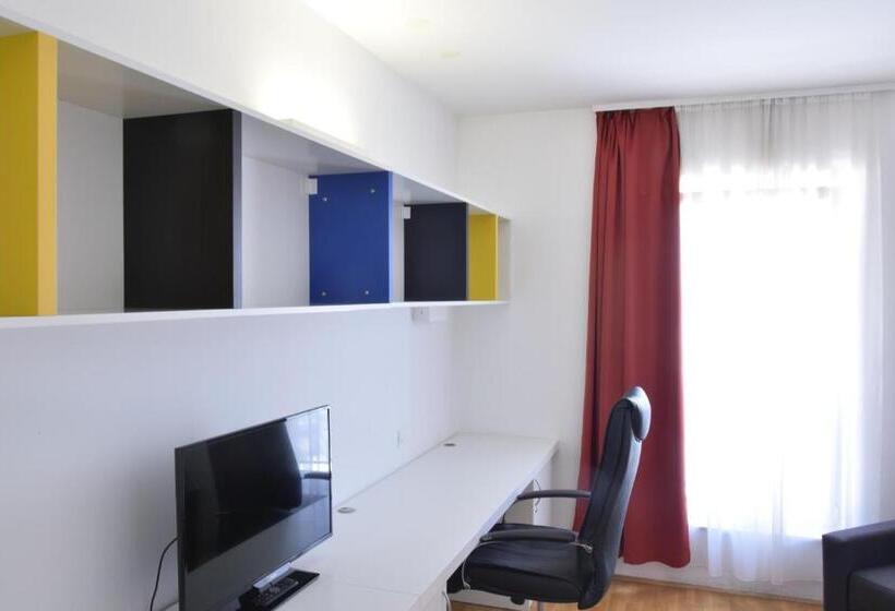 Quarto Comfort Individual, Rooms Dr. Franjo Tuđman Hostel