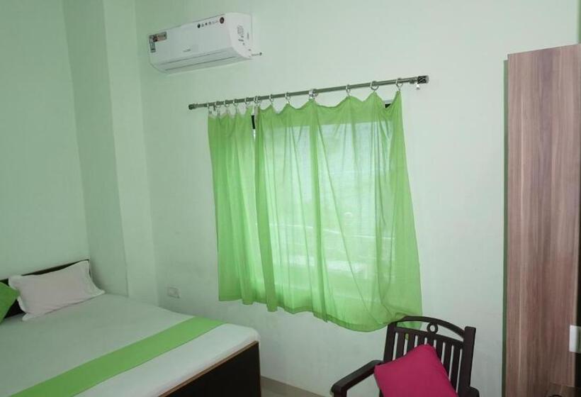 اتاق لوکس با تخت بزرگ, Golden River