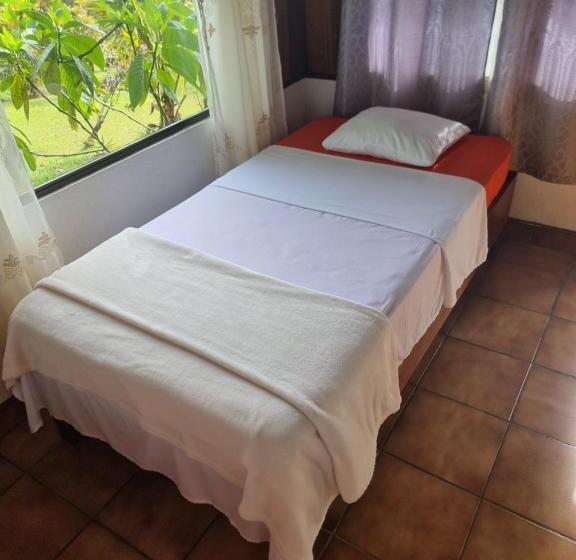 스탠다드 트리플 룸, La Rana De Arenal