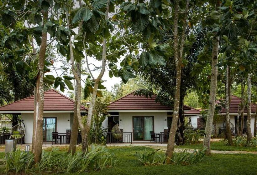 جناح مزود بجاكوزى, Solina Beach & Nature Resort