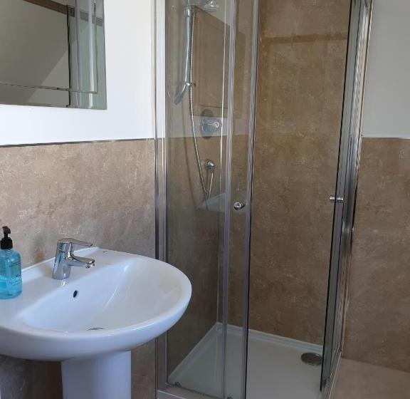 غرفة قياسية فردية, The Millcroft