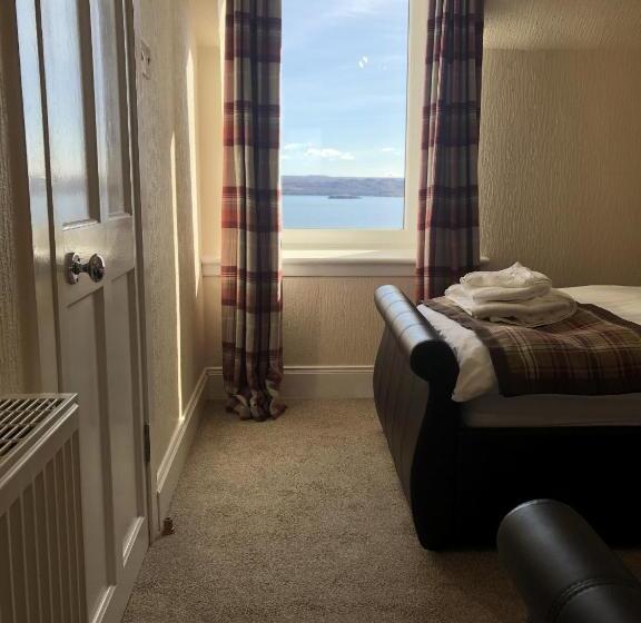 غرفة قياسية مطلّة علي البحر, The Millcroft