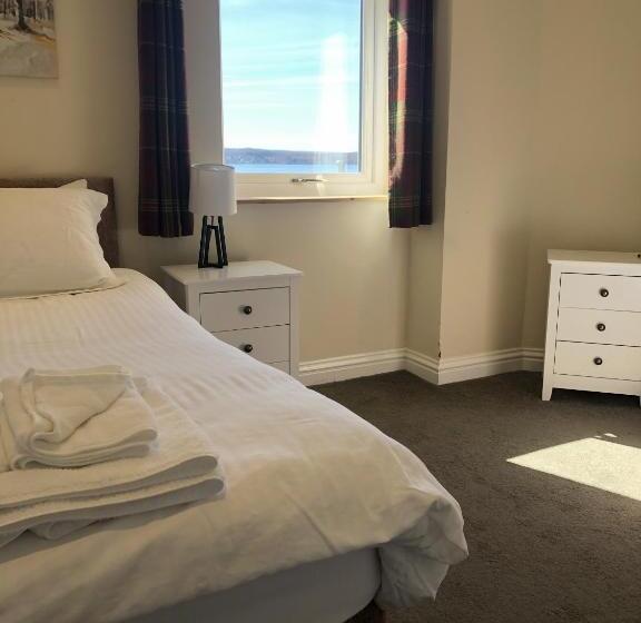 جناح عائلي, The Millcroft