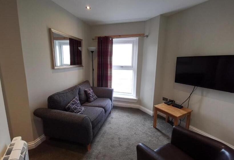 جناح عائلي, The Millcroft