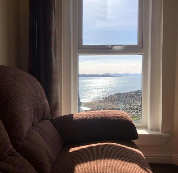 جناح عائلي, The Millcroft