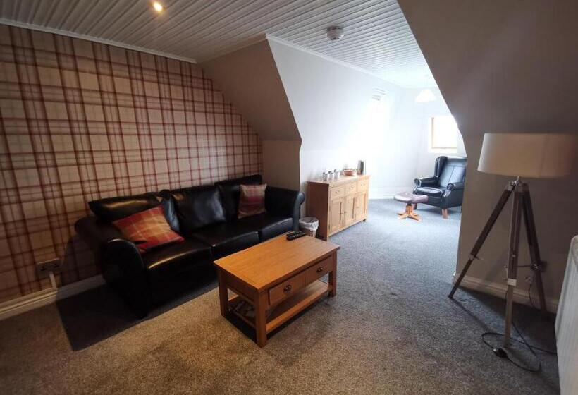 جناح ديلوكس, The Millcroft