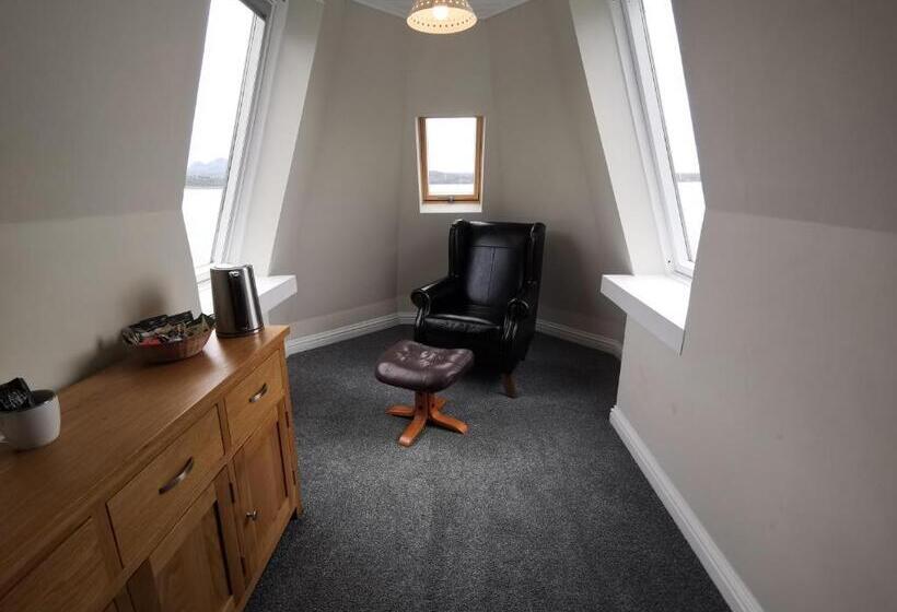 جناح ديلوكس, The Millcroft