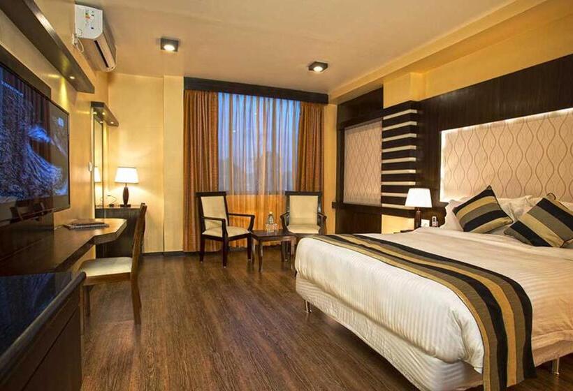 חדר דלוקס, United Business