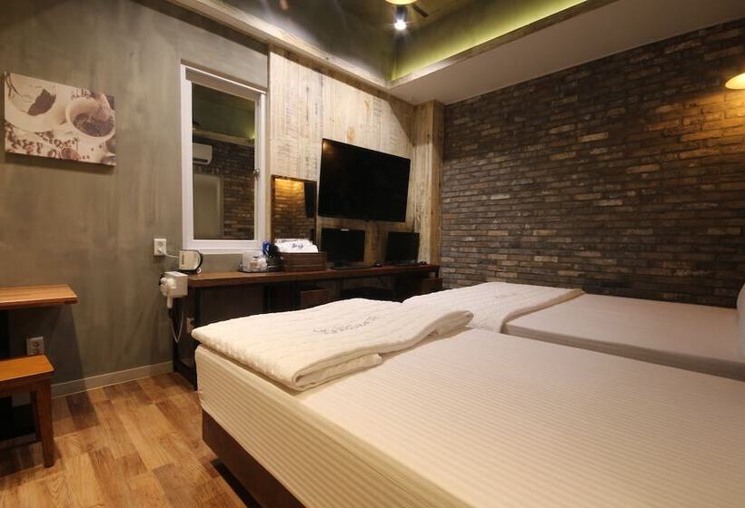 Номер Стандарт, Boutique Hotel May