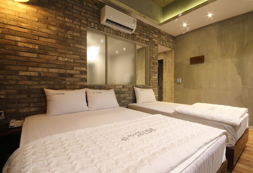 Номер Стандарт, Boutique Hotel May