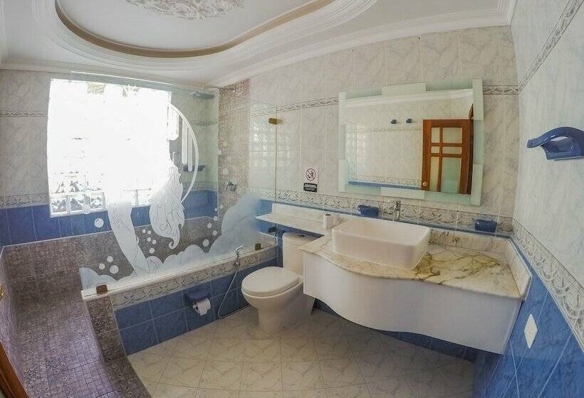 공용 욕실 구비 공동 객실 내의 침대, Wonderland Hostel By Gb Collection