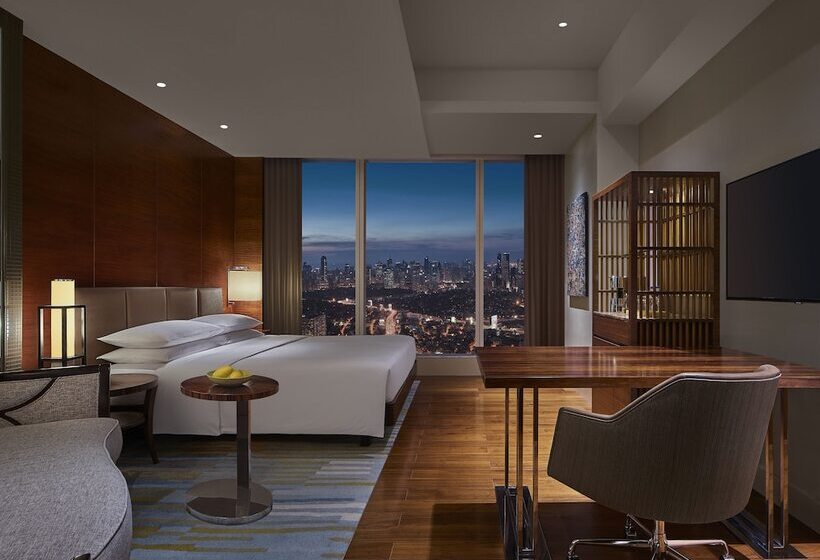 Номер Клуб, Grand Hyatt Manila