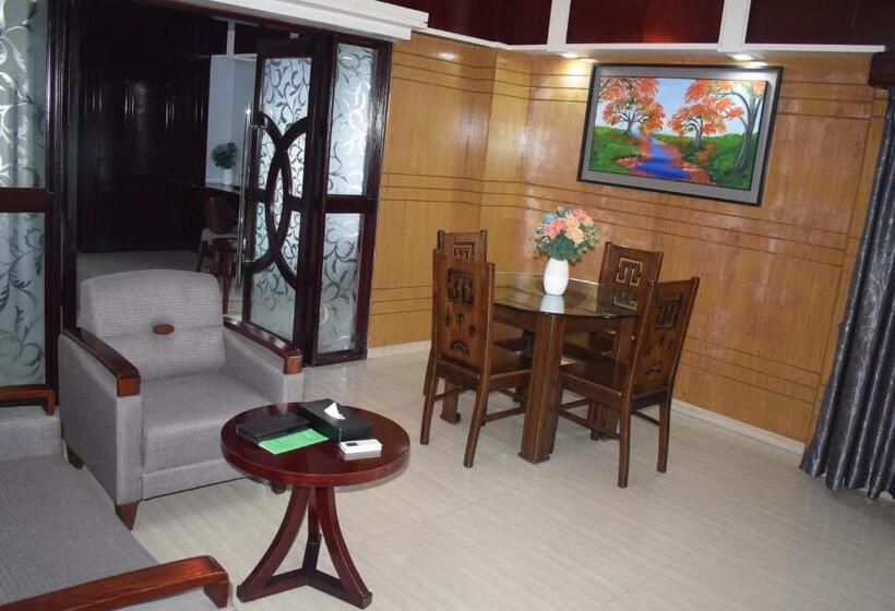 Junior Suite cu Balcon, Momo Inn