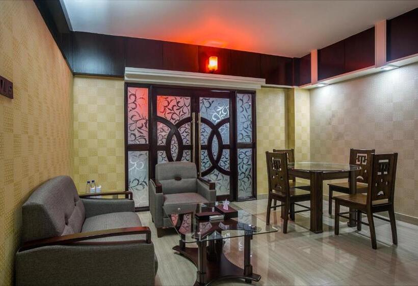 Junior Suite cu Balcon, Momo Inn