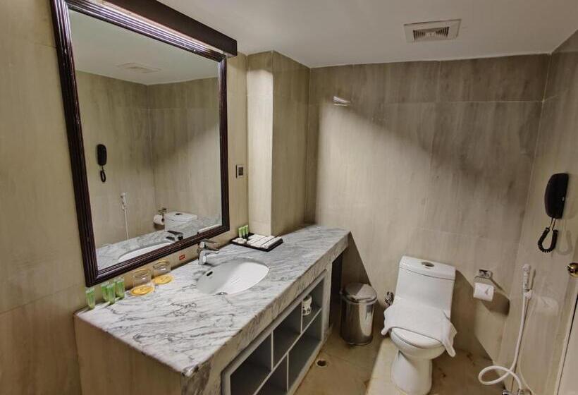 Cameră Triplă Deluxe, Momo Inn