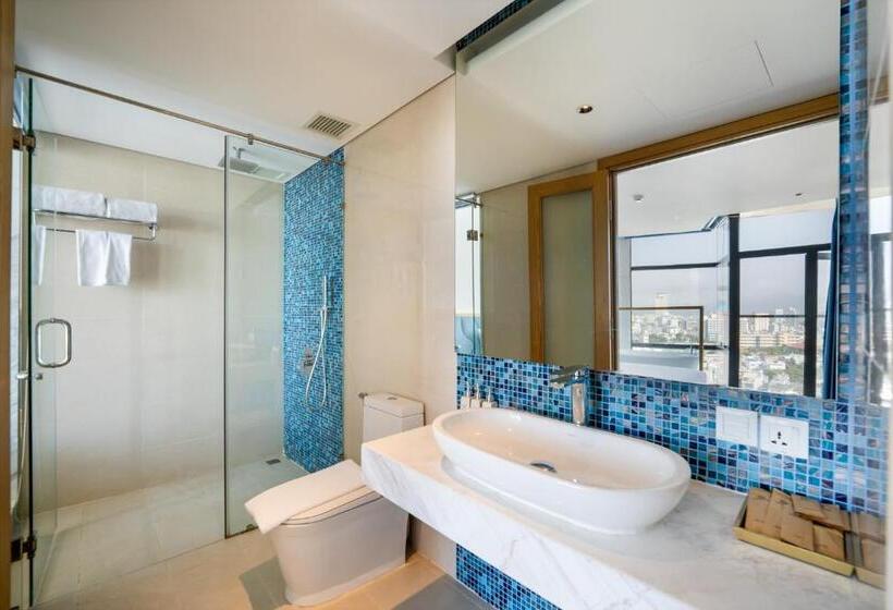 اتاق لوکس با چشم‌انداز شهر, San Marino Boutique Danang