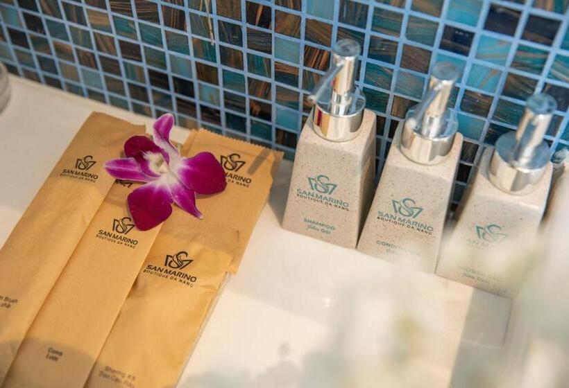 اتاق پریمیوم با بالکن, San Marino Boutique Danang