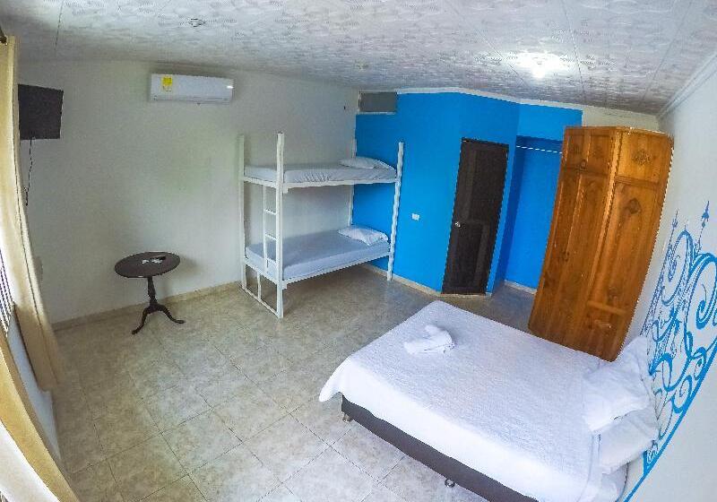 4인용 스탠다드 룸, Wonderland Hostel By Gb Collection