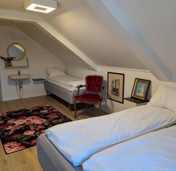 اتاق استاندارد سه تخته با سرویس بهداشتی مشترک, Magasinet