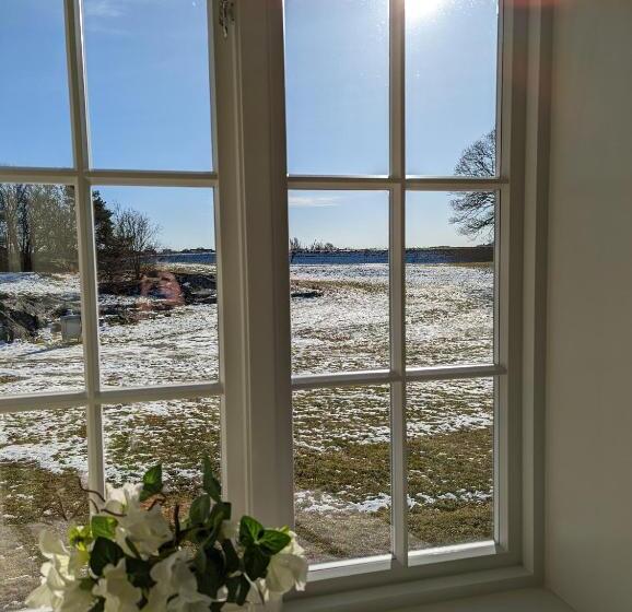 اتاق استاندارد سه تخته با سرویس بهداشتی مشترک, Magasinet