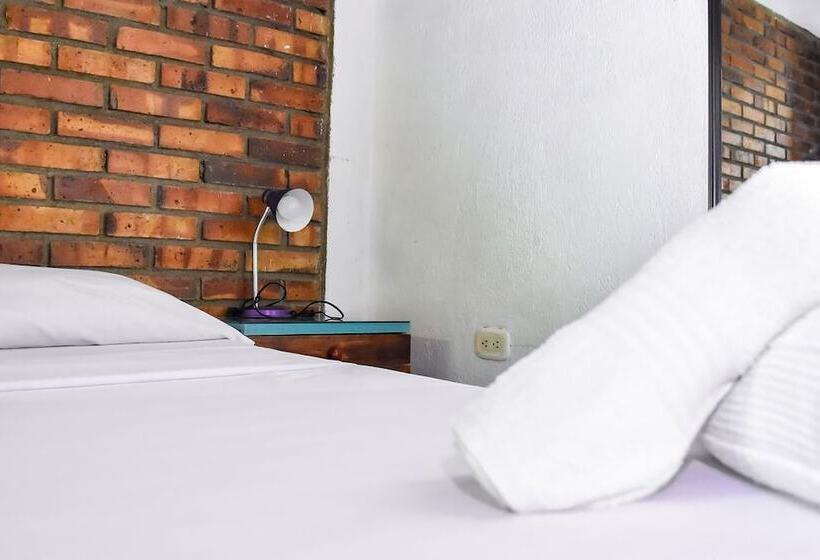 חדר סטנדרט, Aluna Hostel B&b