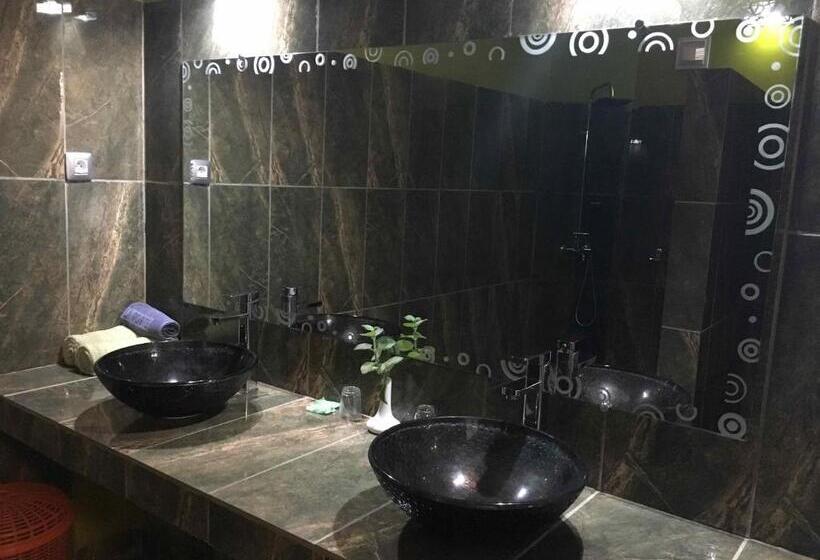 سوییت جونیور با چشمانداز دریا, De La Poste