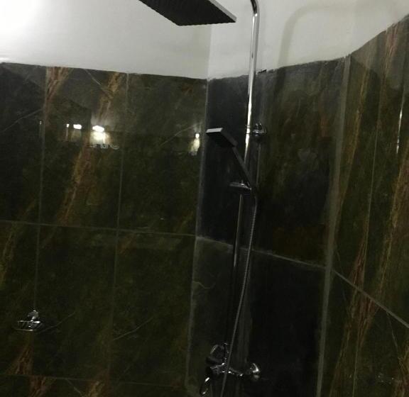 سوییت جونیور با چشمانداز دریا, De La Poste