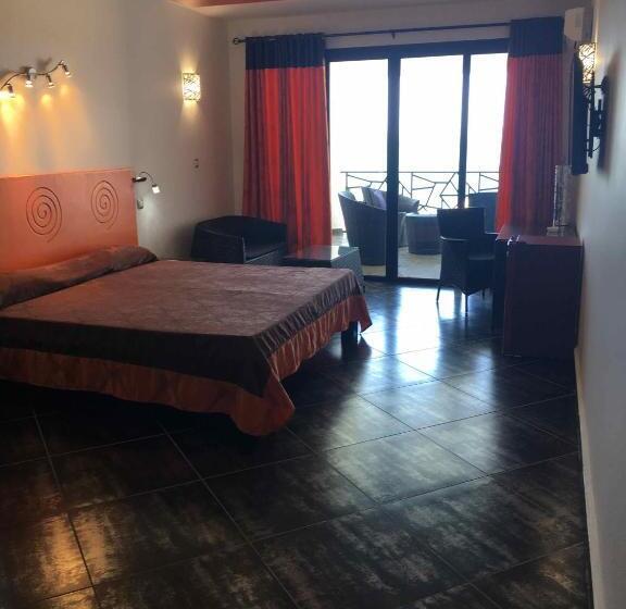 سوییت جونیور با چشمانداز دریا, De La Poste