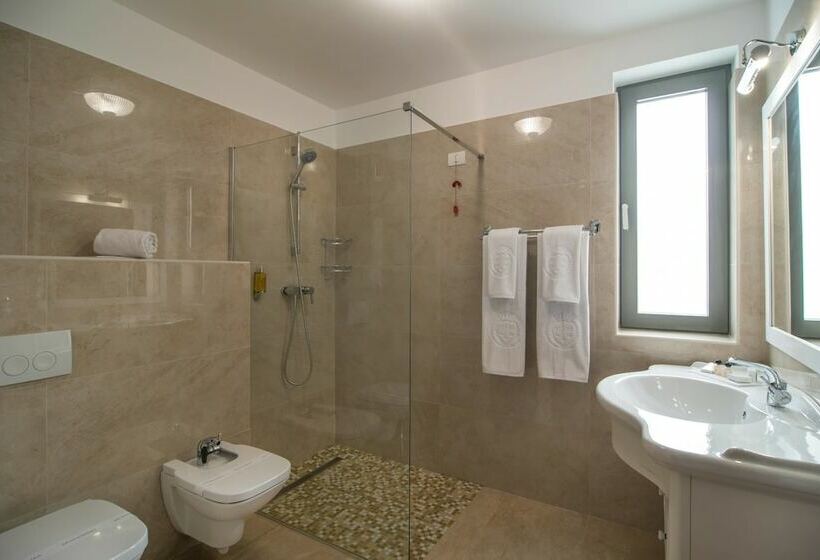 חדר סטנדרט, Theodora Golf Club