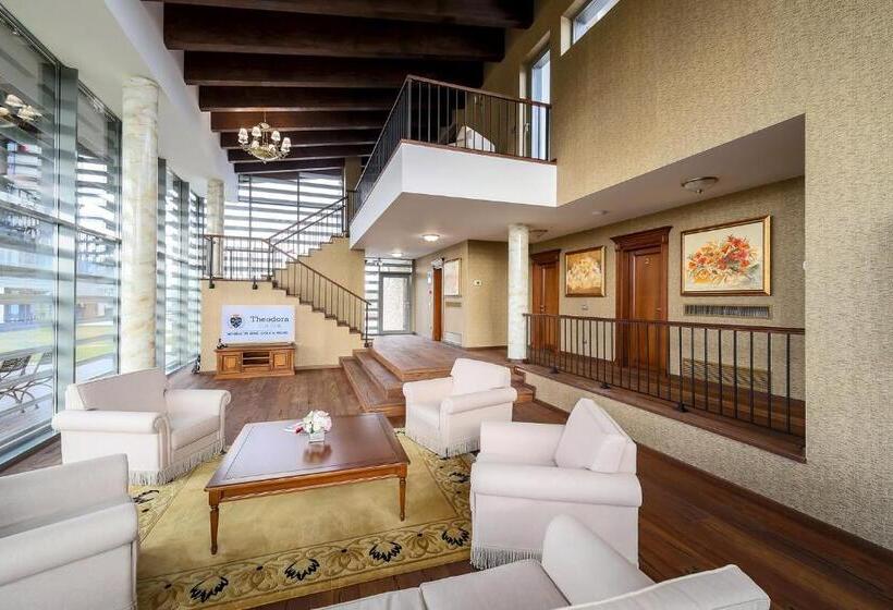 חדר דחוקס עם מיטת קינג, Theodora Golf Club