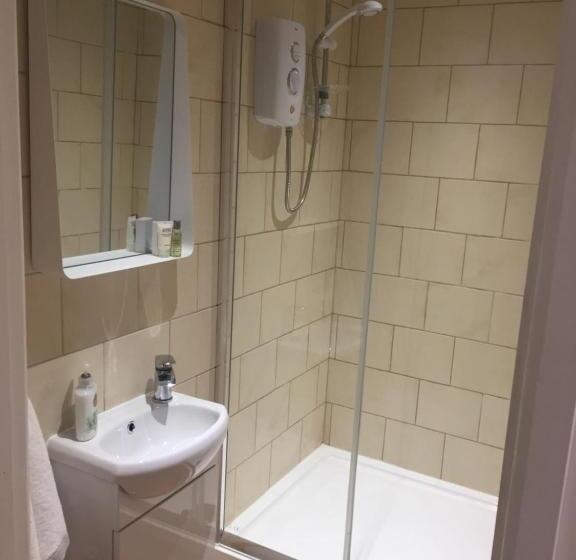 디럭스 룸, The Copper Coin