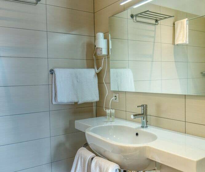 اتاق استاندارد با چشمانداز دریاچه, 1001 Nott