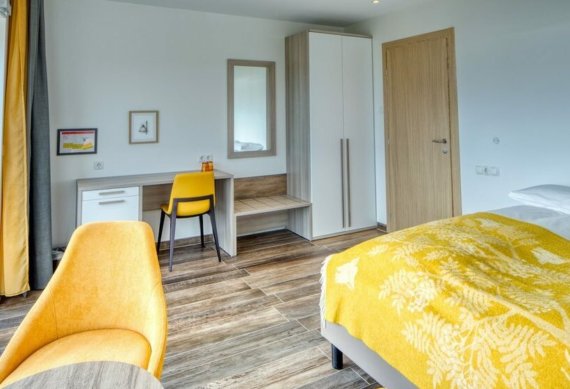 اتاق استاندارد با چشمانداز دریاچه, 1001 Nott