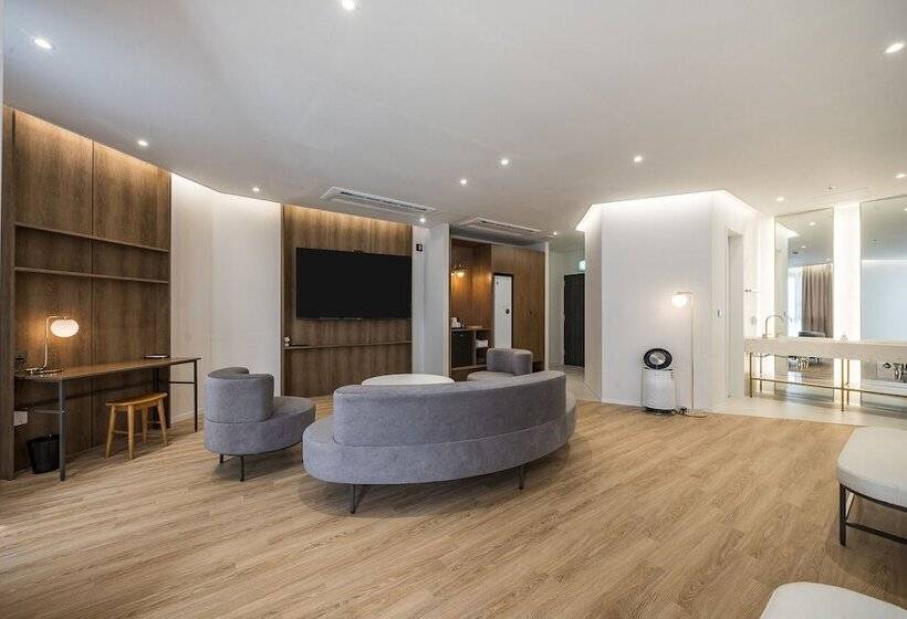 סוויטה, Brown Dot Hotel Masan Yangduck