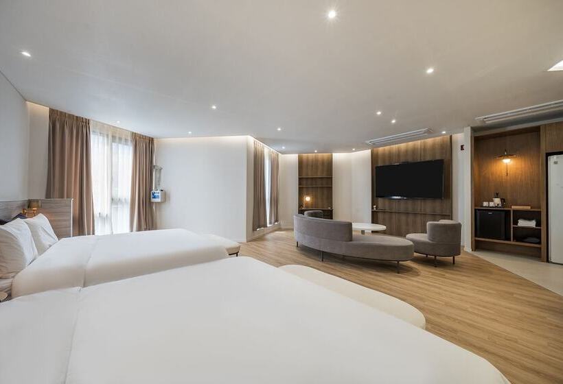 סוויטה, Brown Dot Hotel Masan Yangduck