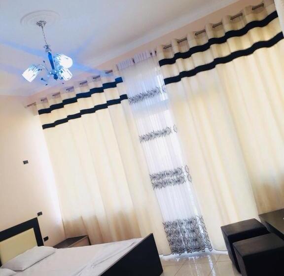 Quarto Deluxe com Sacada, Fari