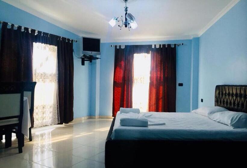 Quarto Deluxe com Sacada, Fari