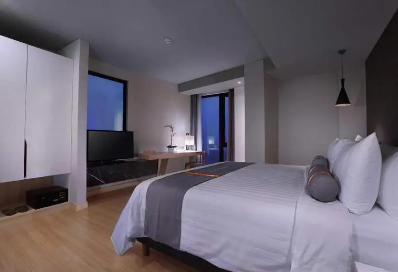 Suite, Harper Cikarang By Aston