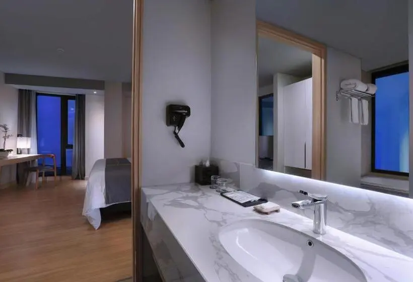 Suite, Harper Cikarang By Aston