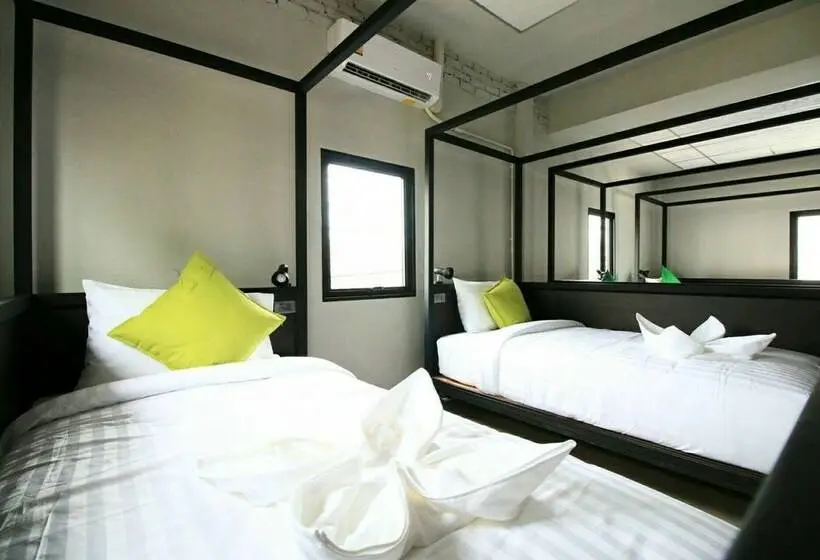 تختخواب در اتاق مشترک, The Tree Sleep And Space