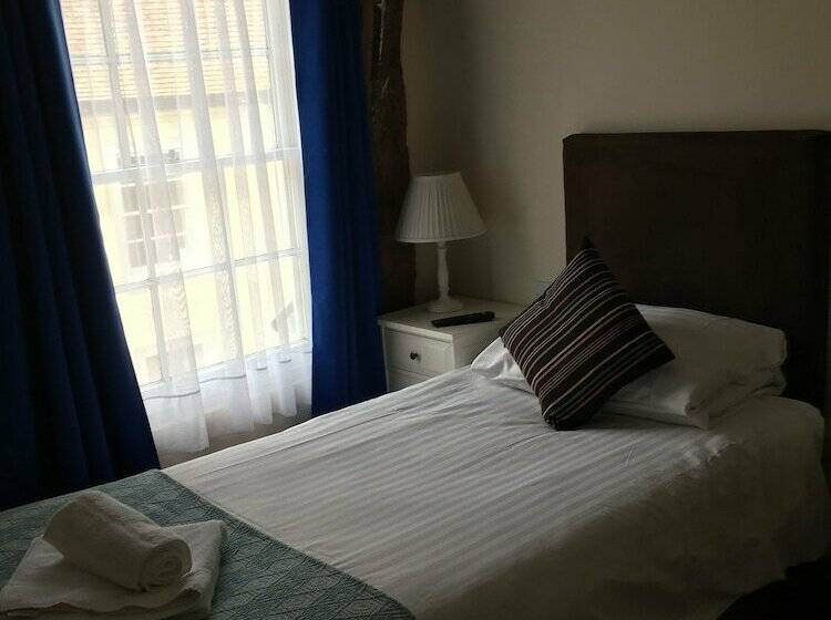 غرفة قياسية فردية, The Chequers