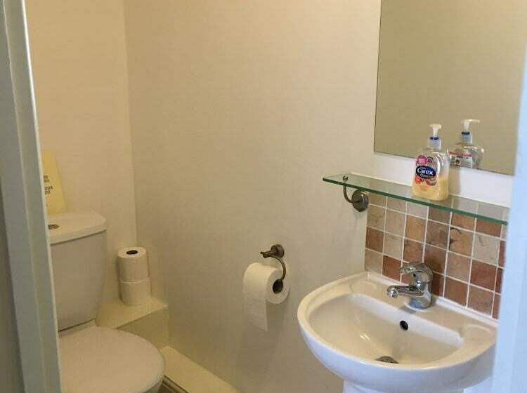 غرفة قياسية, The Chequers