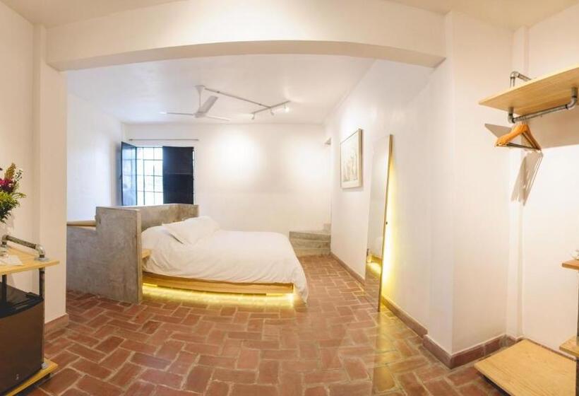 Люкс с Балконом, Agrado Guest House